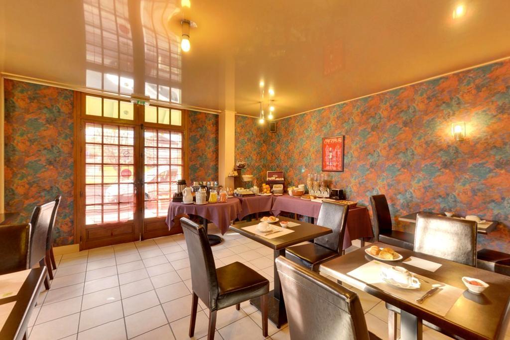 Logis Auberge Des Vieux Chenes Malemort Экстерьер фото