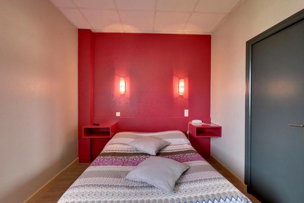 Logis Auberge Des Vieux Chenes Malemort Экстерьер фото