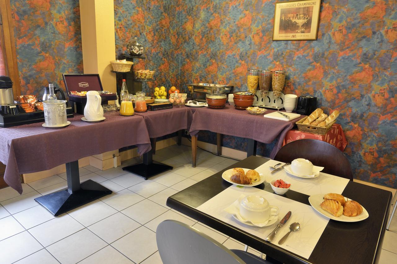 Logis Auberge Des Vieux Chenes Malemort Экстерьер фото