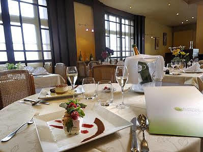 Logis Auberge Des Vieux Chenes Malemort Экстерьер фото
