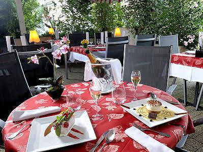 Logis Auberge Des Vieux Chenes Malemort Экстерьер фото